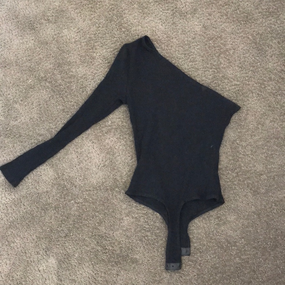 One sleeve black body suit